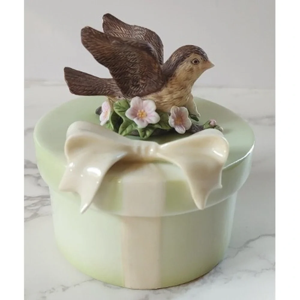 Robert H Schuller Sparrows Club 2009 Bird Trinket Box Crystal Cathedral S14